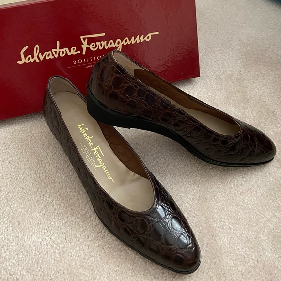 NEVER WORN! VINTAGE FERRAGAMO BROWN WEDGE CALF CROC LEATHER  Sz 8 2A (width). - Picture 2 of 8